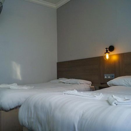 Plaza Hotel Лондон Екстериор снимка