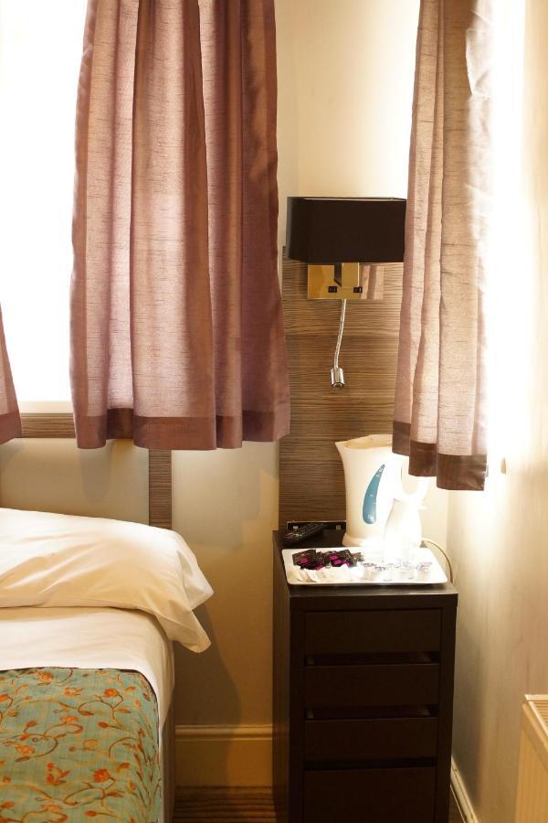 Plaza Hotel Лондон Екстериор снимка