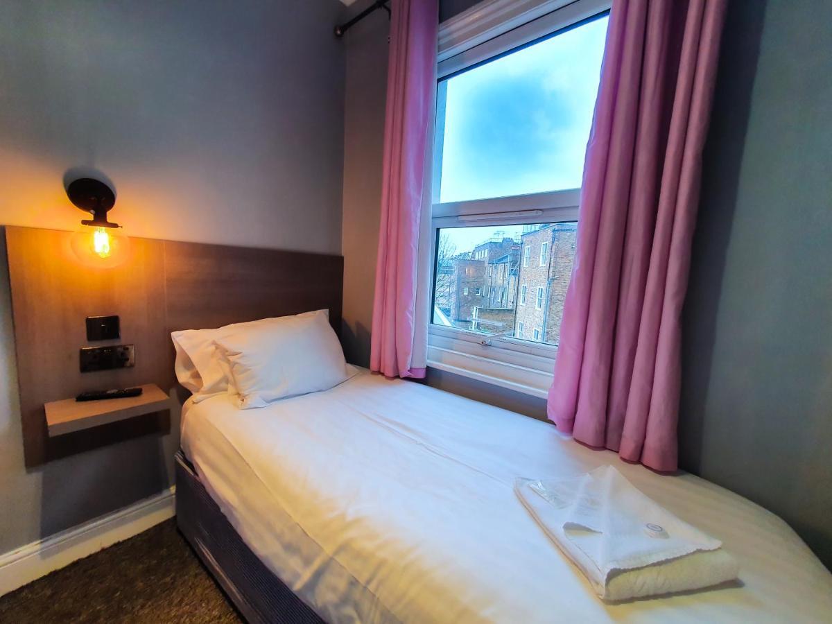 Plaza Hotel Лондон Екстериор снимка