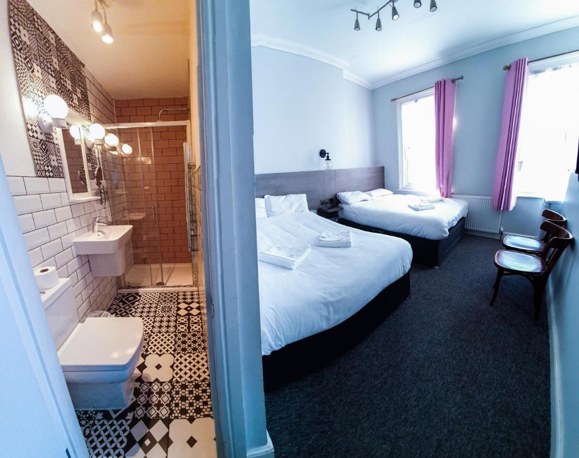 Plaza Hotel Лондон Екстериор снимка