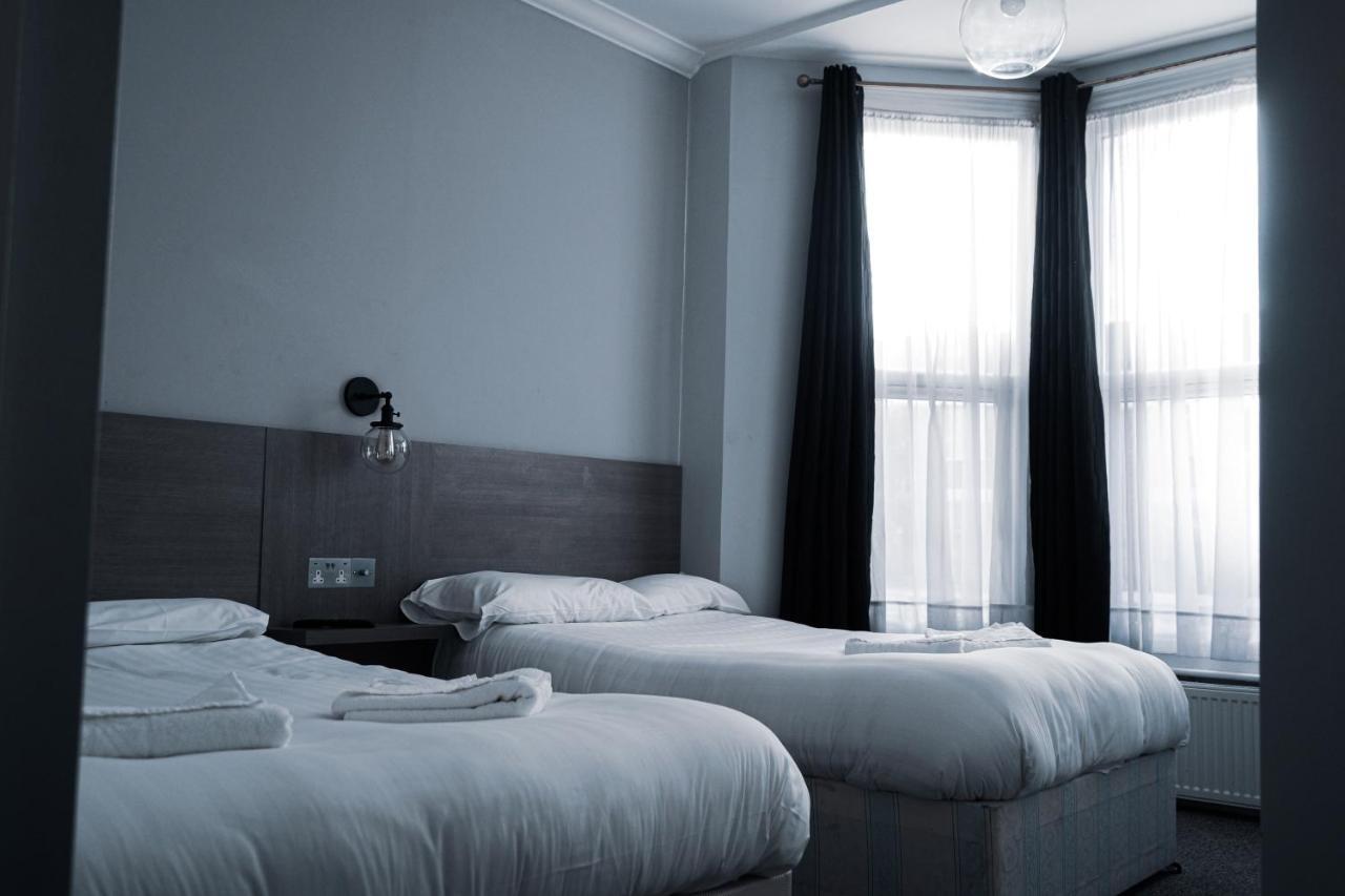 Plaza Hotel Лондон Екстериор снимка