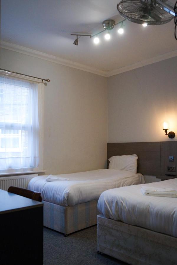 Plaza Hotel Лондон Екстериор снимка