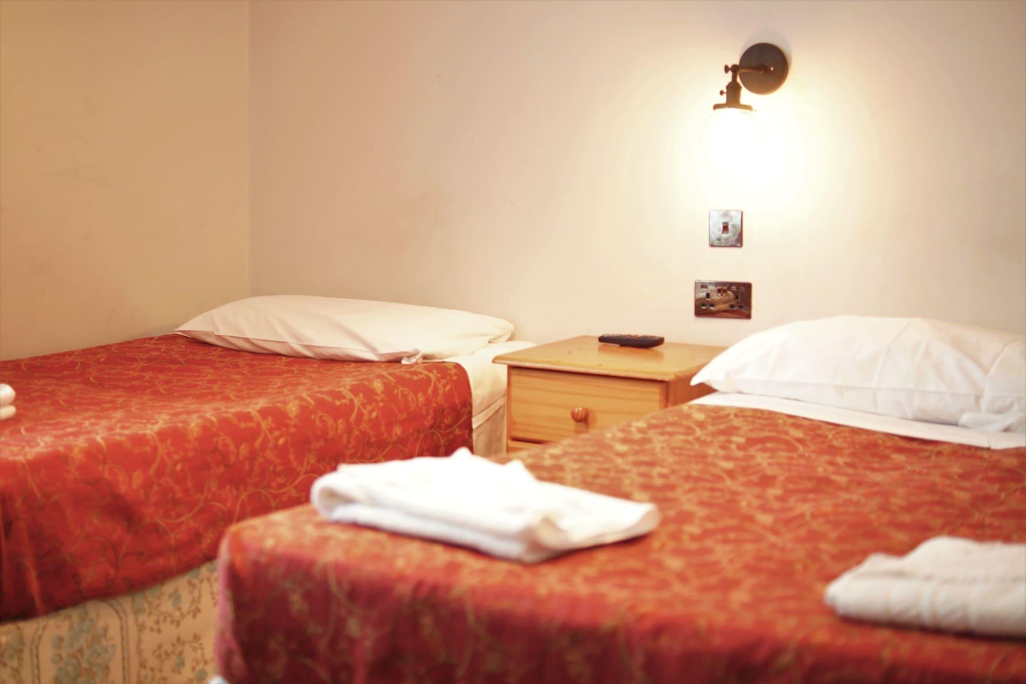 Plaza Hotel Лондон Екстериор снимка