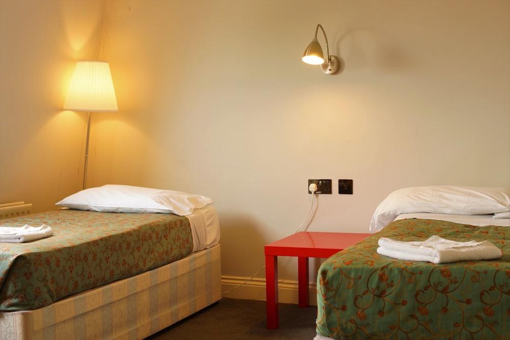 Plaza Hotel Лондон Екстериор снимка