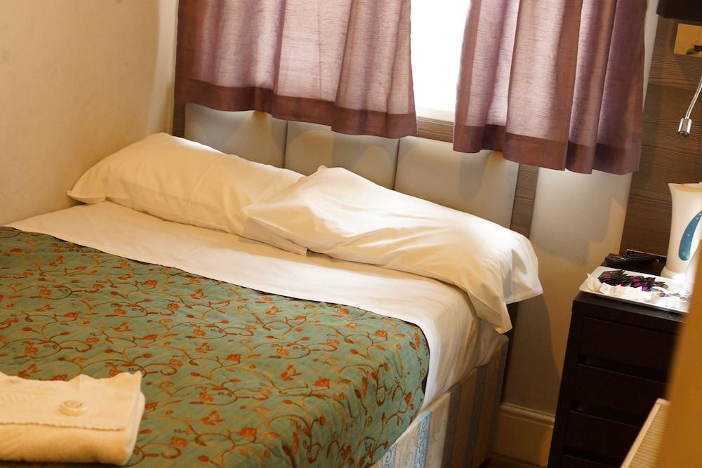 Plaza Hotel Лондон Екстериор снимка