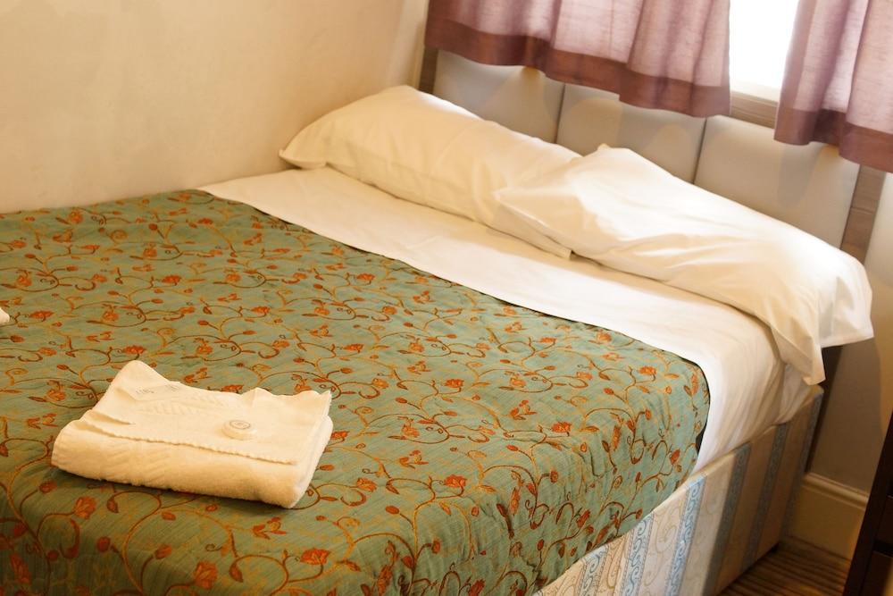 Plaza Hotel Лондон Екстериор снимка